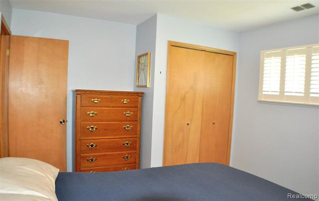 3593 Meadowleigh Lane, Waterford, MI 48329