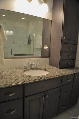 3593 Meadowleigh Lane, Waterford, MI 48329