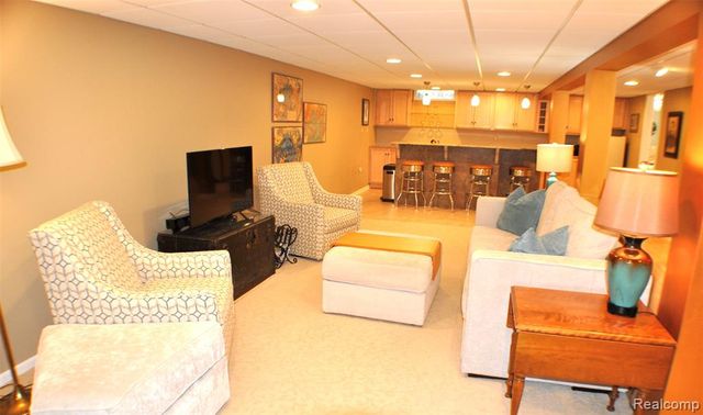 3593 Meadowleigh Lane, Waterford, MI 48329
