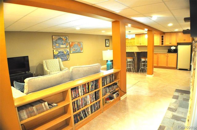 3593 Meadowleigh Lane, Waterford, MI 48329