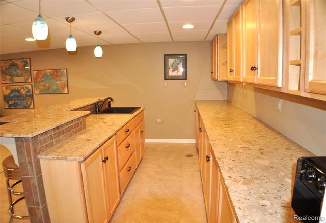 3593 Meadowleigh Lane, Waterford, MI 48329