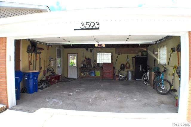3593 Meadowleigh Lane, Waterford, MI 48329