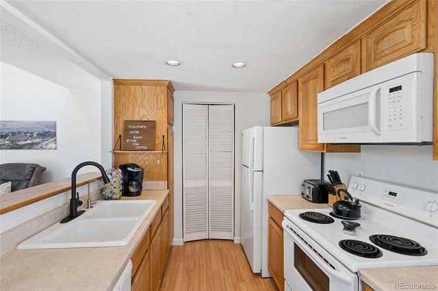 2003 S Helena Street D, Aurora, CO 80013