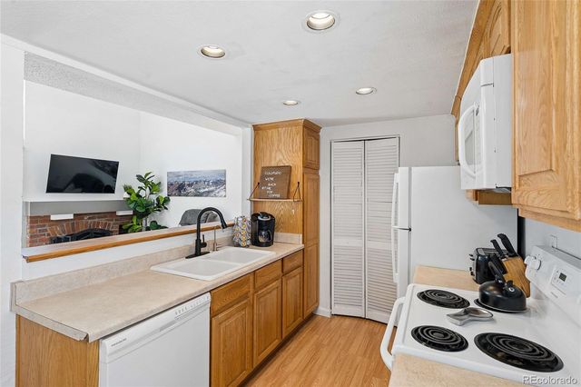 2003 S Helena Street D, Aurora, CO 80013