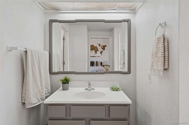 2003 S Helena Street D, Aurora, CO 80013