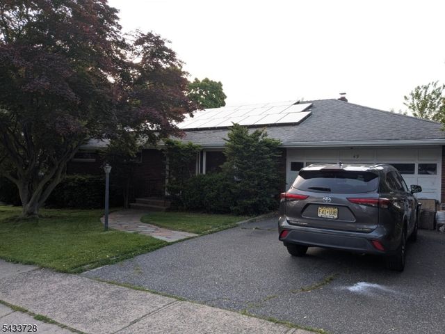 49 Kipp Ave, Elmwood Park Boro, NJ 07407