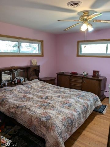 49 Kipp Ave, Elmwood Park Boro, NJ 07407