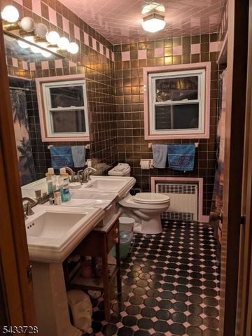 49 Kipp Ave, Elmwood Park Boro, NJ 07407