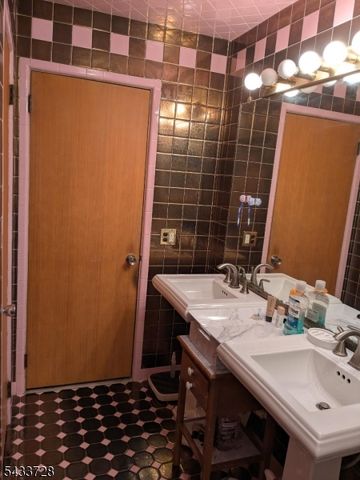 49 Kipp Ave, Elmwood Park Boro, NJ 07407