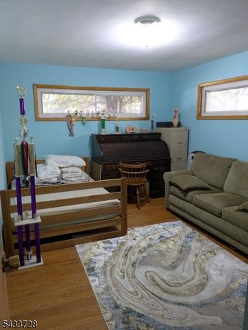 49 Kipp Ave, Elmwood Park Boro, NJ 07407