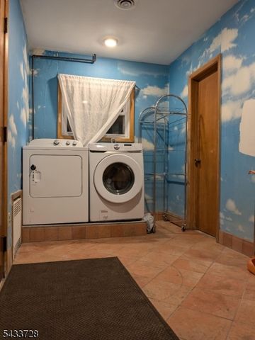 49 Kipp Ave, Elmwood Park Boro, NJ 07407