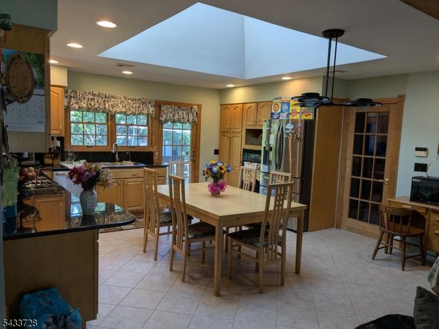 49 Kipp Ave, Elmwood Park Boro, NJ 07407