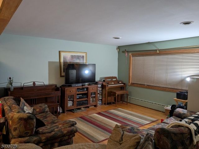 49 Kipp Ave, Elmwood Park Boro, NJ 07407