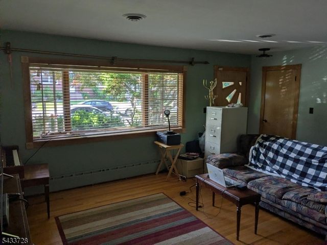 49 Kipp Ave, Elmwood Park Boro, NJ 07407