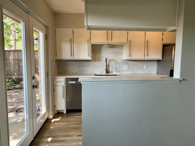10704 Pagewood Drive 34, Dallas, TX 75230