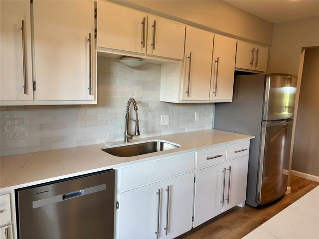 10704 Pagewood Drive 34, Dallas, TX 75230