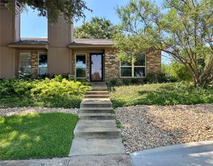 10704 Pagewood Drive 34, Dallas, TX 75230