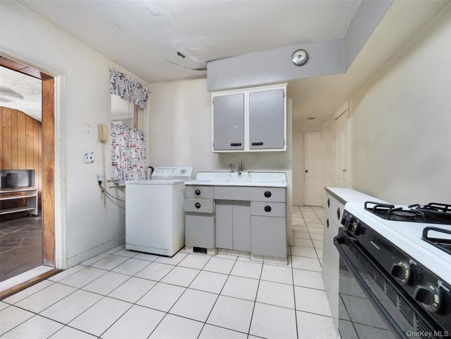 425 Baldwin Road, Hempstead, NY 11550