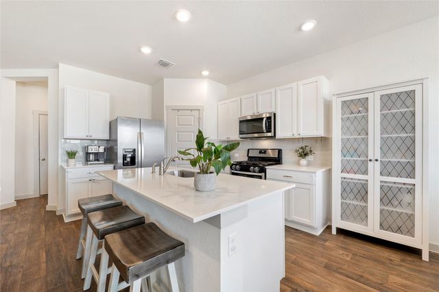 205 Big Sandy Creek DR, Hutto, TX 78634