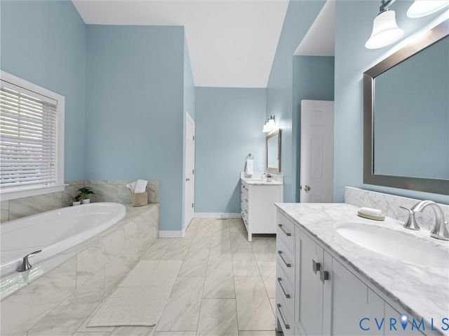 15743 Moss Fire Ct, Moseley, VA 23120