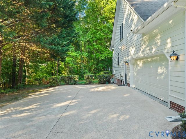 15743 Moss Fire Ct, Moseley, VA 23120