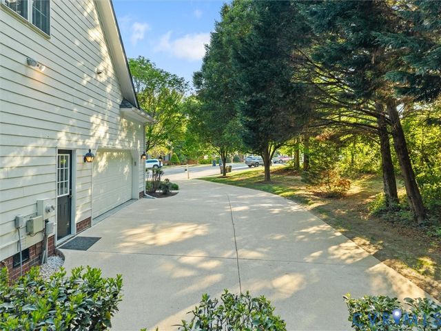 15743 Moss Fire Ct, Moseley, VA 23120
