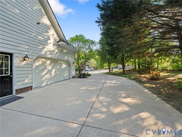 15743 Moss Fire Ct, Moseley, VA 23120
