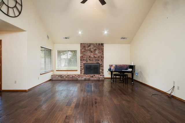 2438 W Kanai Avenue, Porterville, CA 93257