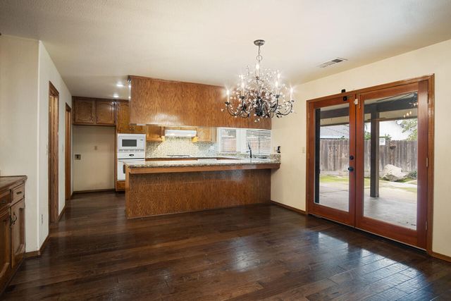 2438 W Kanai Avenue, Porterville, CA 93257