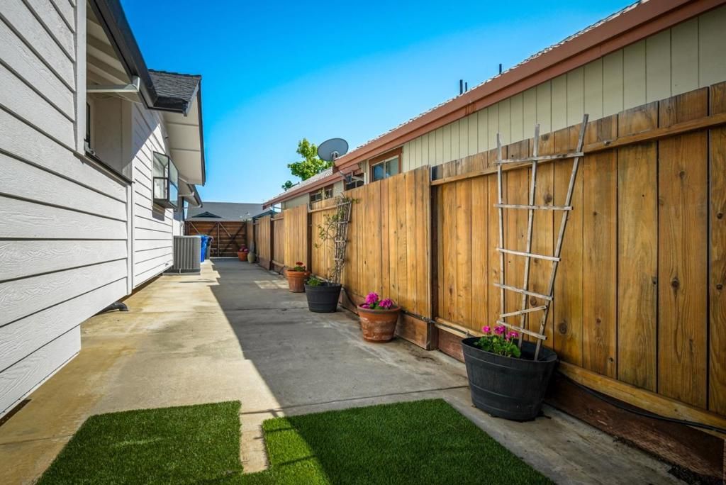 Image 25 of property listing at 1923 Seal Way, Discovery Bay, CA 94505