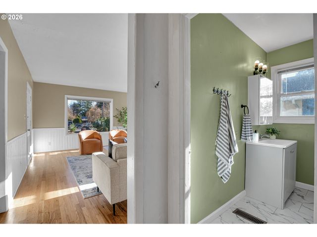 1023 Ne 172ND Ave, Portland, OR 97230