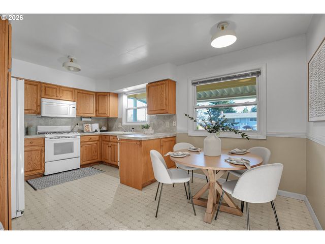 1023 Ne 172ND Ave, Portland, OR 97230