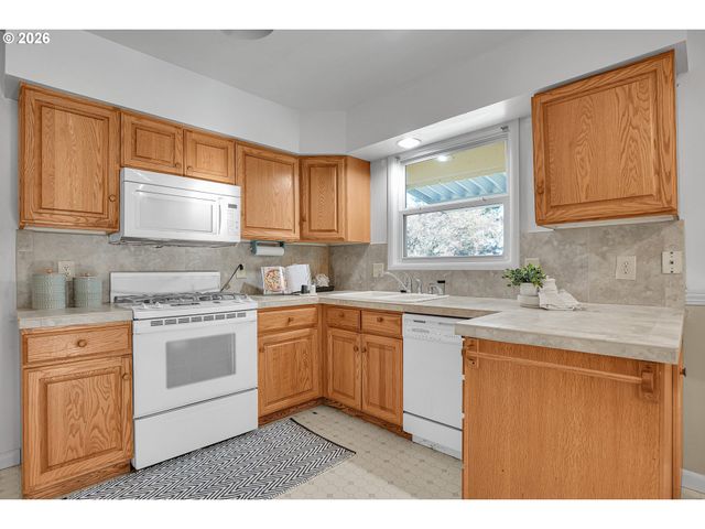 1023 Ne 172ND Ave, Portland, OR 97230