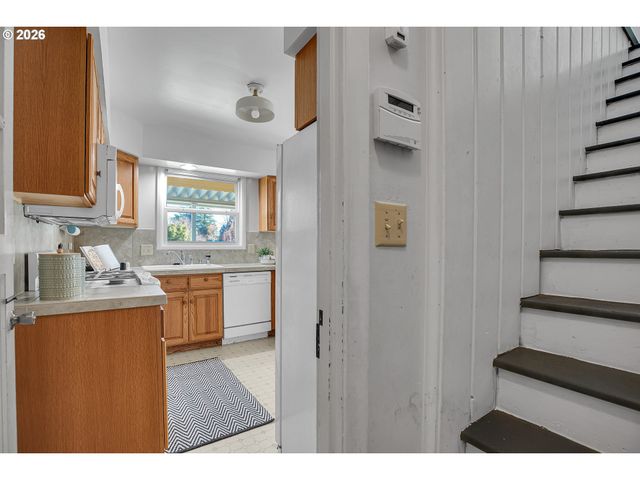 1023 Ne 172ND Ave, Portland, OR 97230