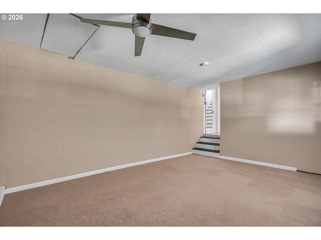 1023 Ne 172ND Ave, Portland, OR 97230