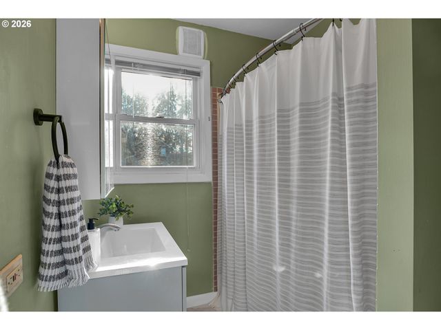 1023 Ne 172ND Ave, Portland, OR 97230