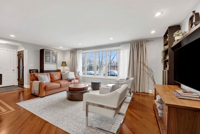 8612 Lawndale Avenue, Skokie, IL 60076