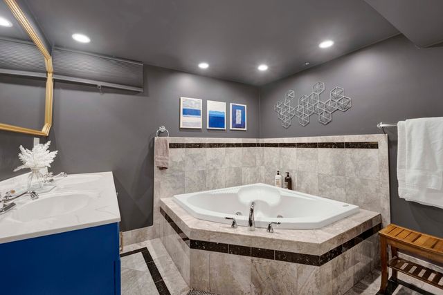 8612 Lawndale Avenue, Skokie, IL 60076