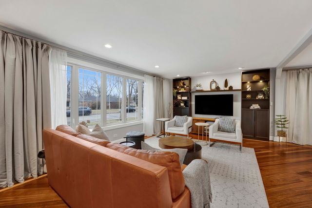 8612 Lawndale Avenue, Skokie, IL 60076