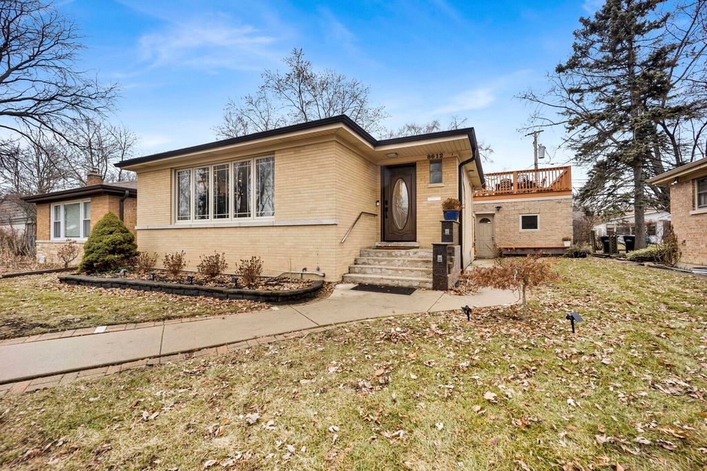8612 Lawndale Avenue, Skokie, IL 60076
