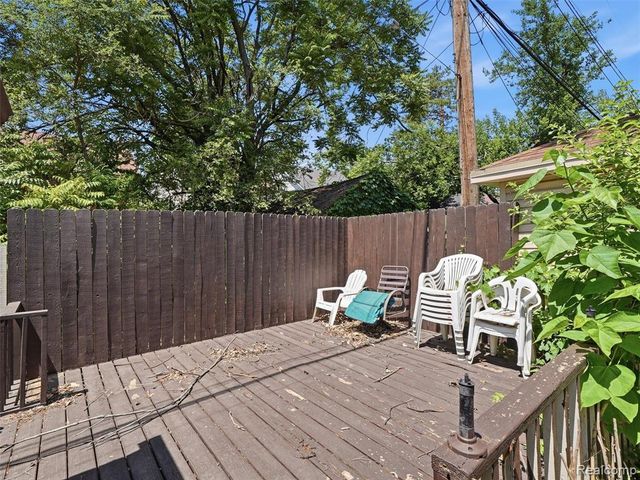 16511 Cherrylawn Street, Detroit, MI 48221