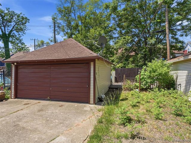 16511 Cherrylawn Street, Detroit, MI 48221