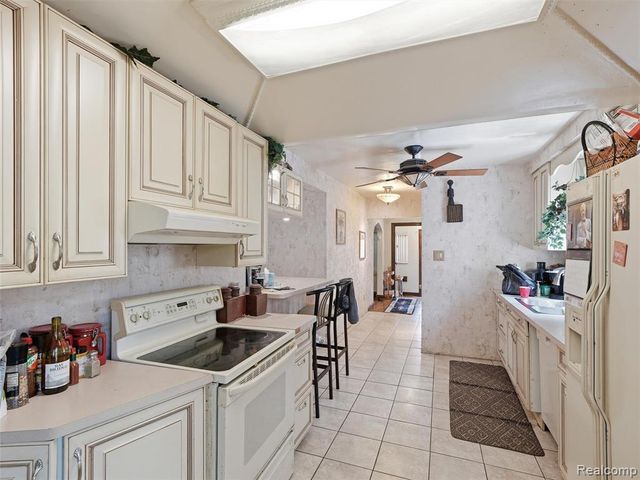 16511 Cherrylawn Street, Detroit, MI 48221