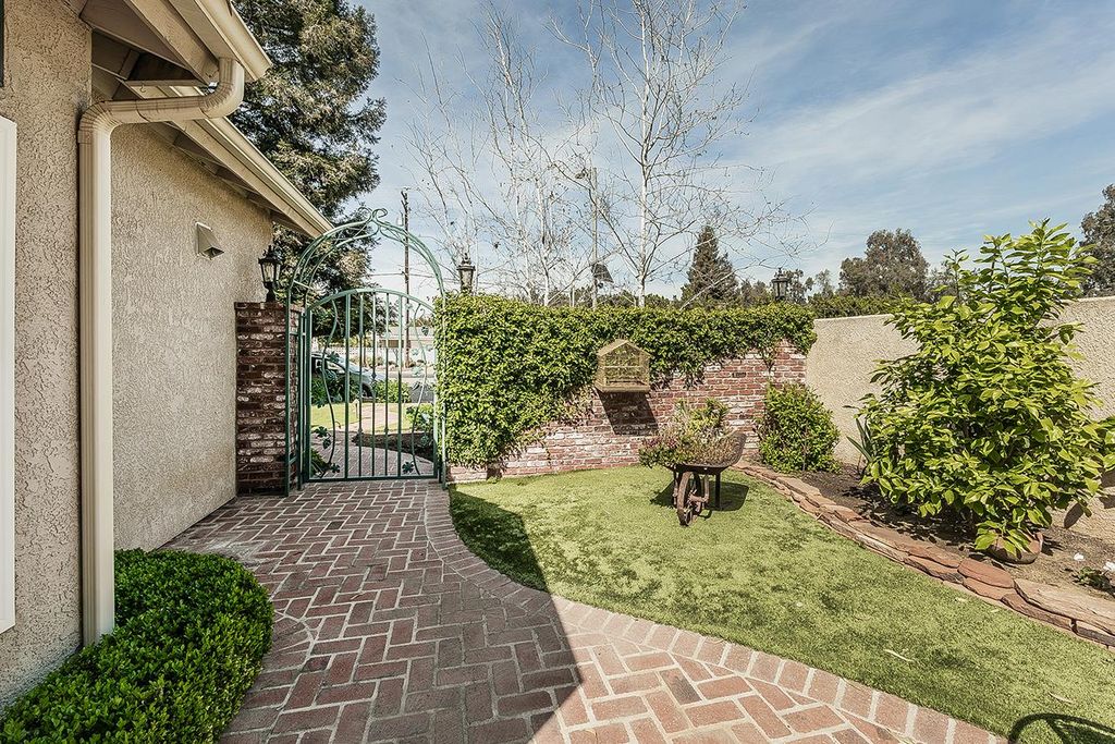 Image 31 of property listing at 1273 W Olson Avenue, Reedley, CA 93654
