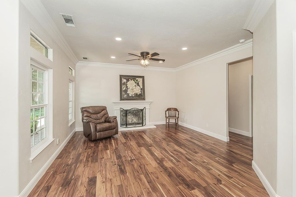 Image 6 of property listing at 1273 W Olson Avenue, Reedley, CA 93654