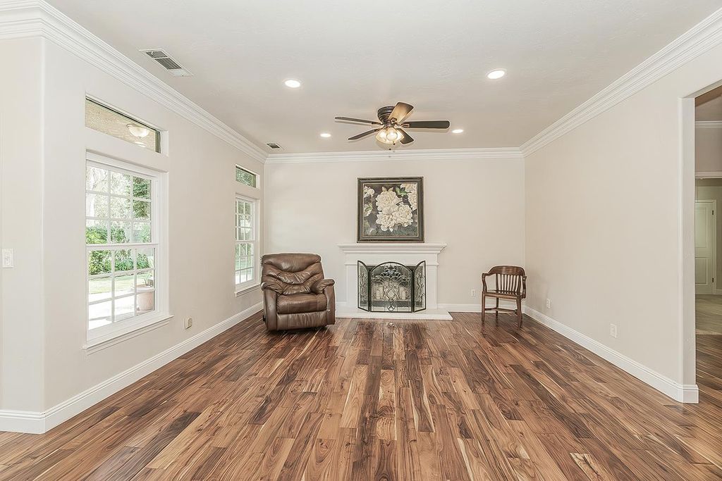 Image 7 of property listing at 1273 W Olson Avenue, Reedley, CA 93654