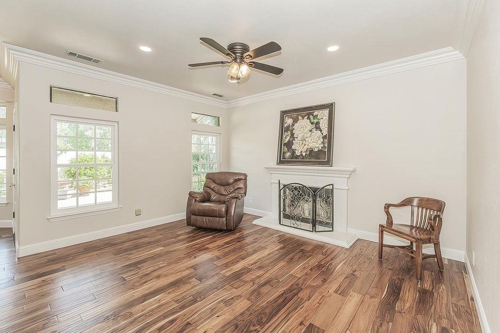 Image 8 of property listing at 1273 W Olson Avenue, Reedley, CA 93654