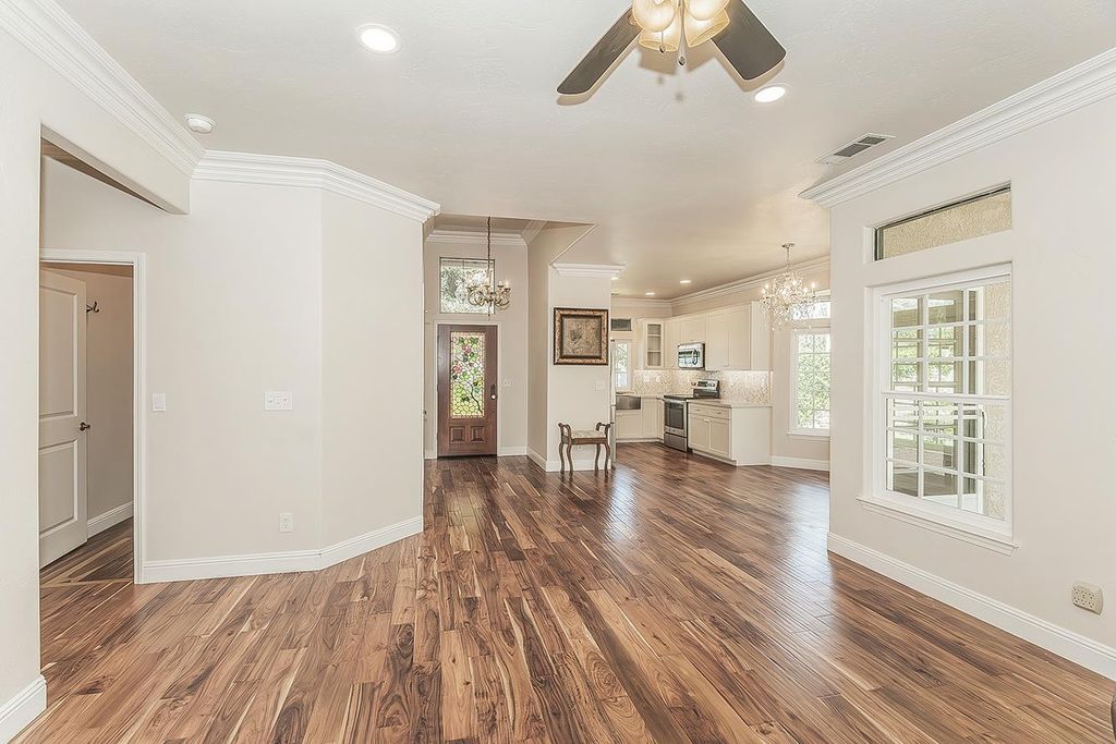 Image 9 of property listing at 1273 W Olson Avenue, Reedley, CA 93654