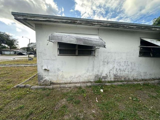 521 NW 189th Ter, Miami Gardens, FL 33169