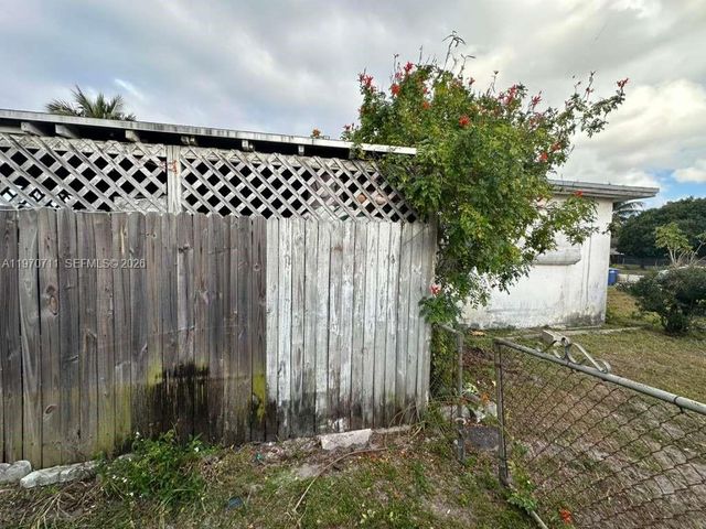 521 NW 189th Ter, Miami Gardens, FL 33169